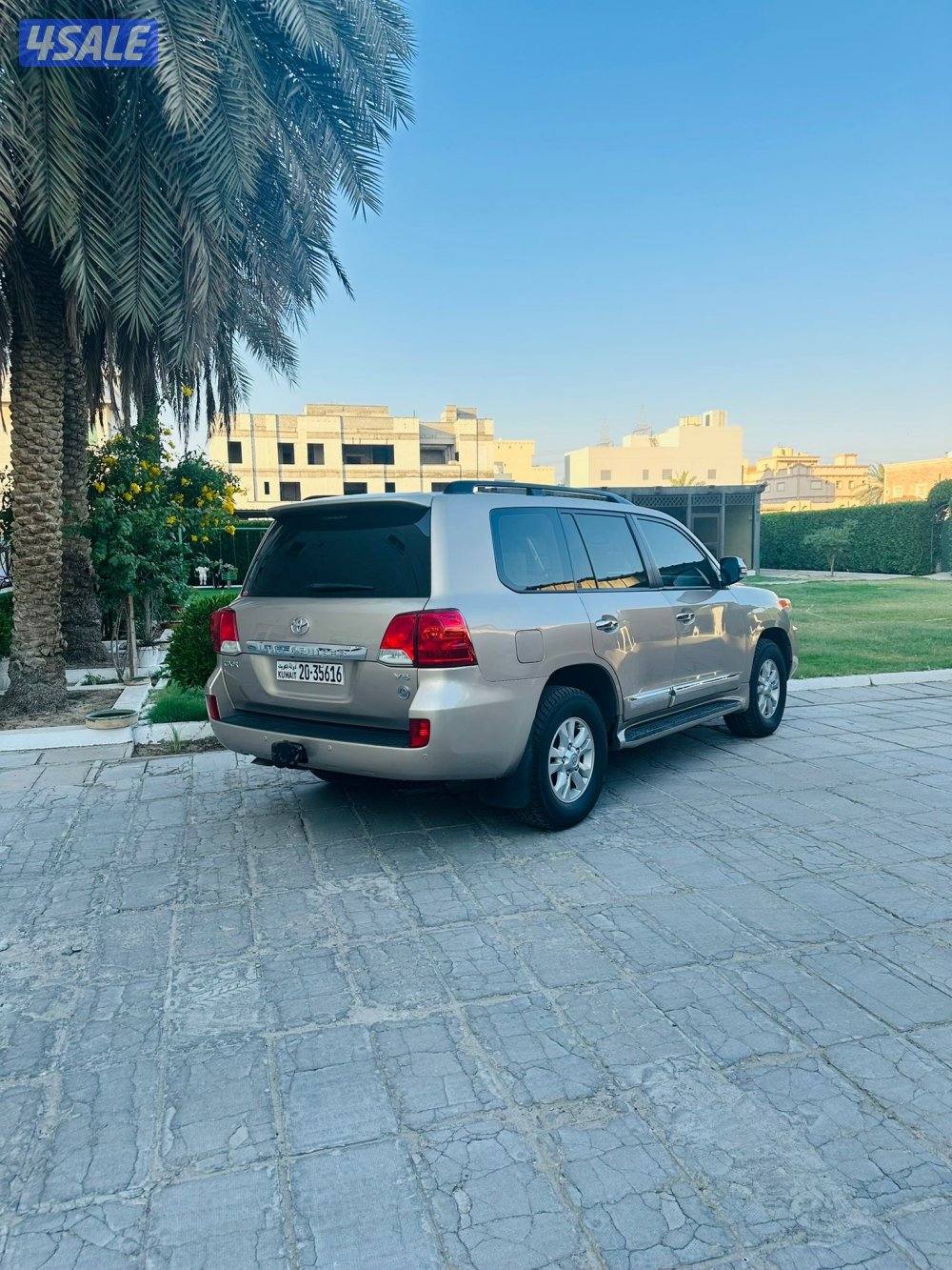 للبيع لاندكروزر موديل 2012 GXR V8 عداد 210 الف تواير جديده يوكوهاما0