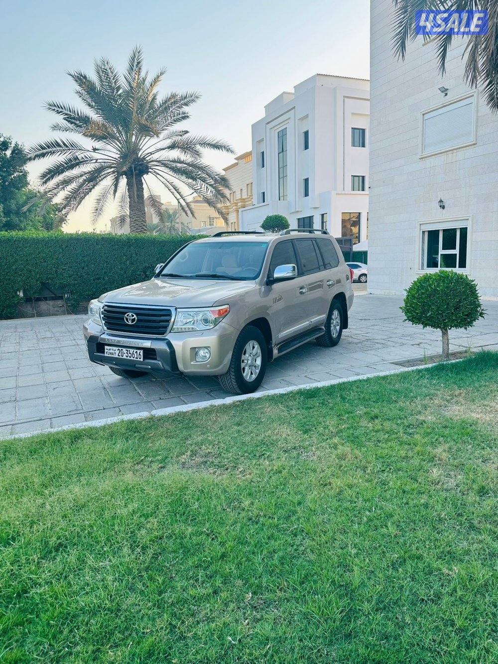 للبيع لاندكروزر موديل 2012 GXR V8 عداد 210 الف تواير جديده يوكوهاما2