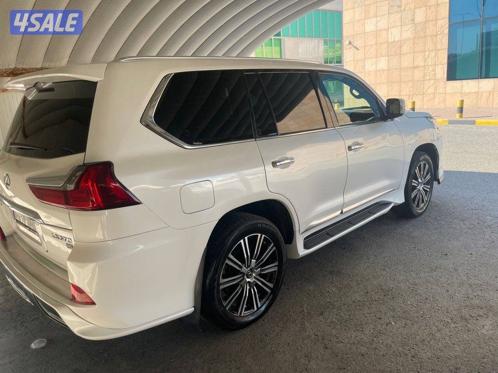 لكزس 2017 درجة اولى لون ابيض صدفي6