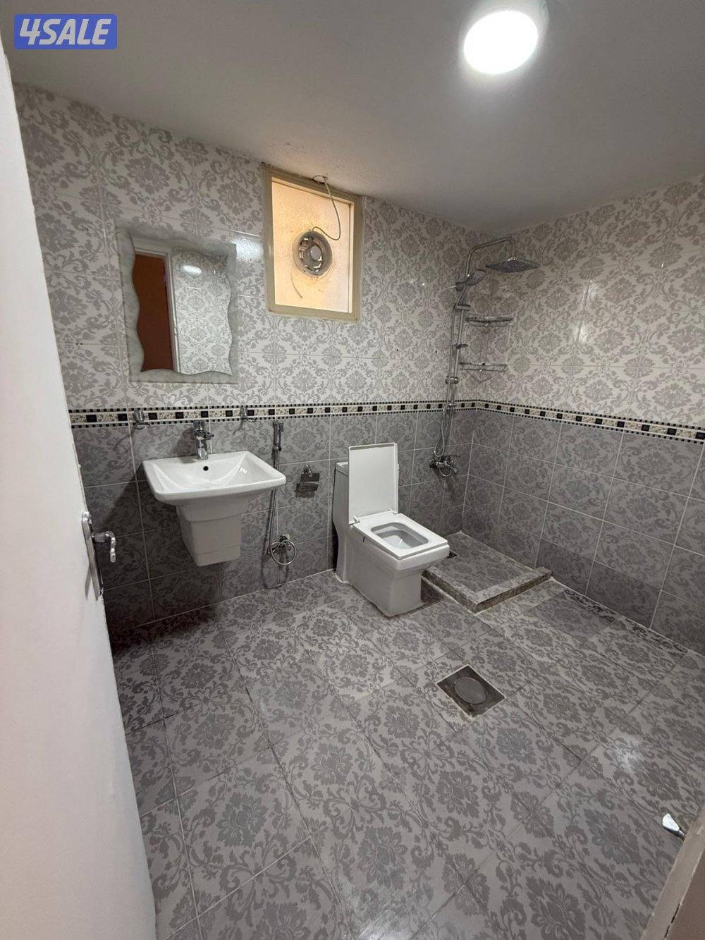 شقه للايجار خلو غرفة وصالة ومطبخ وحمام تشطيب سوبر لوكس يوجد باركنً 🚙🚗5