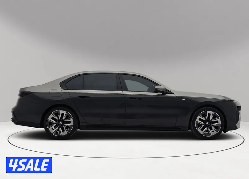 BMW  760i M Sport Pro 2 Tone3