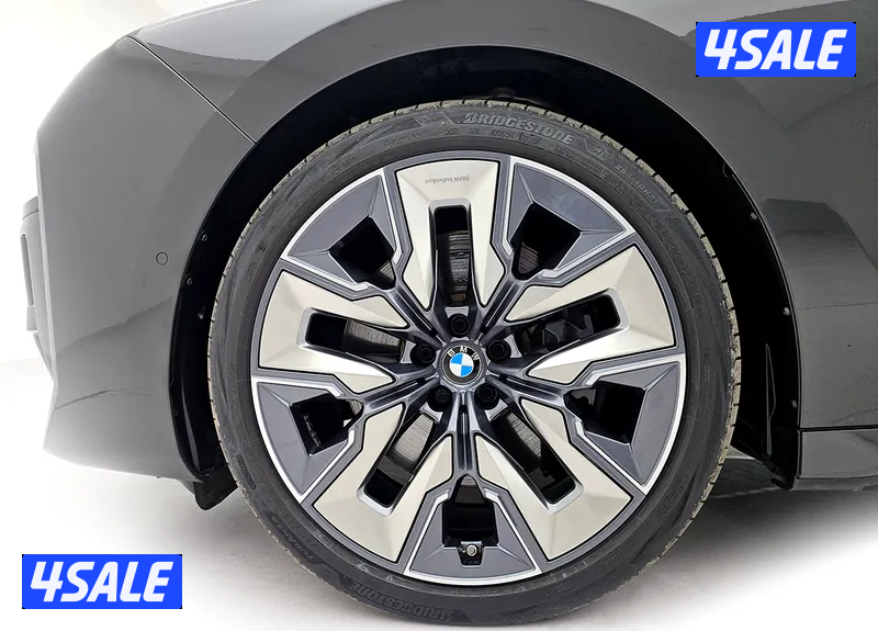 BMW  760i M Sport Pro 2 Tone6