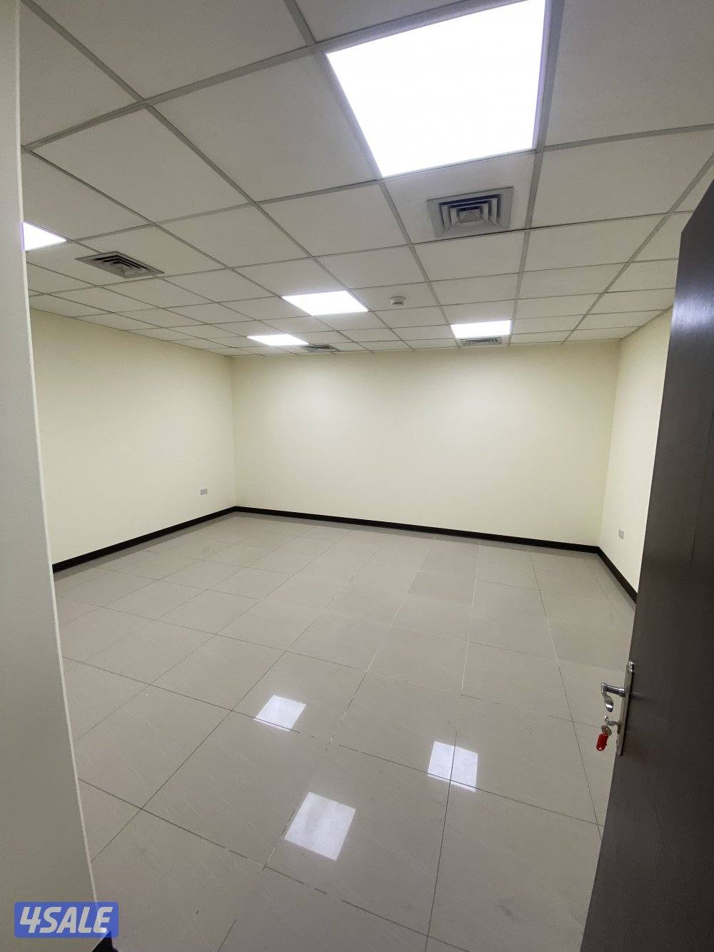 مكتب للايجار بسعر مميز بالكويت وموقع مميز1