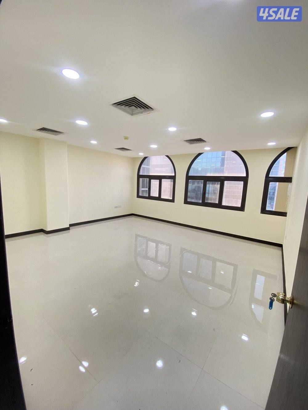 مكتب للايجار بسعر مميز بالكويت وموقع مميز11