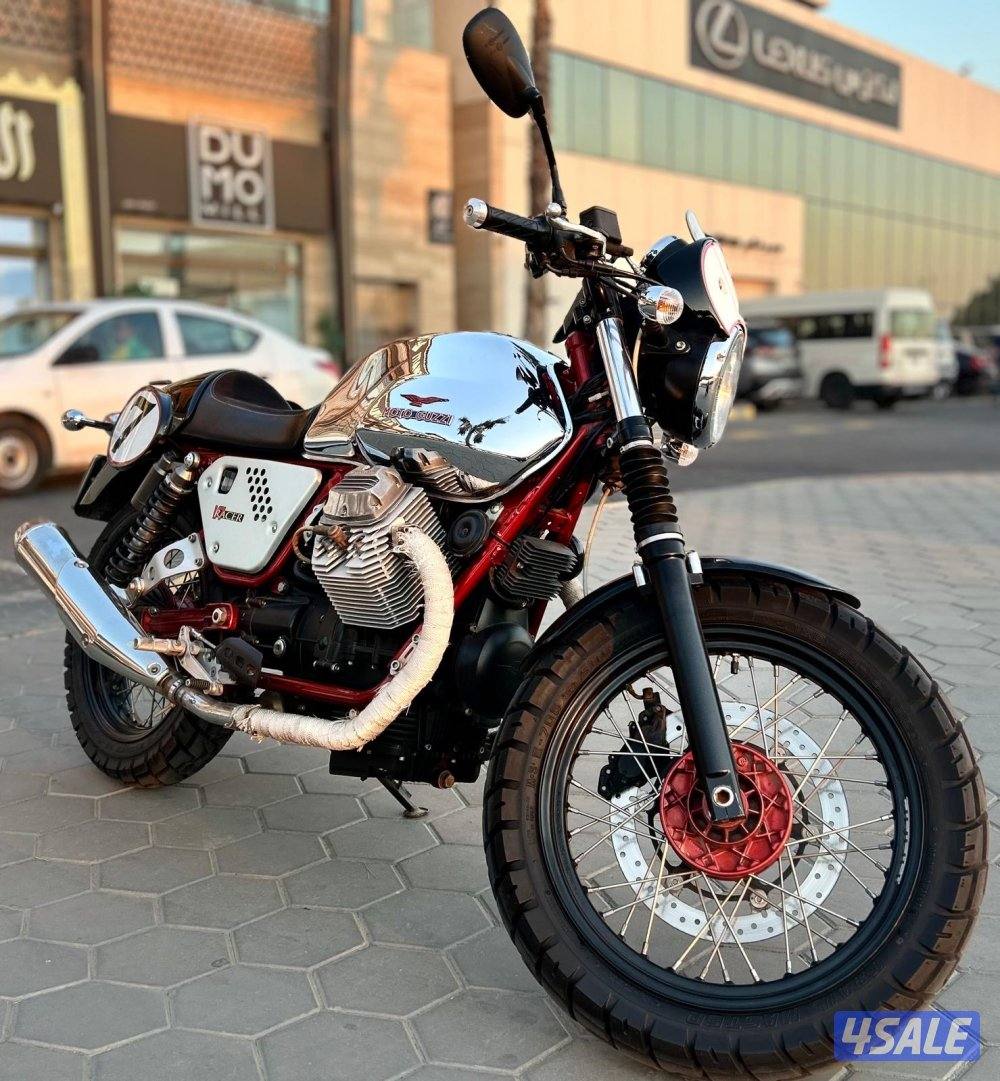 Moto Guzzi V7 Racer3