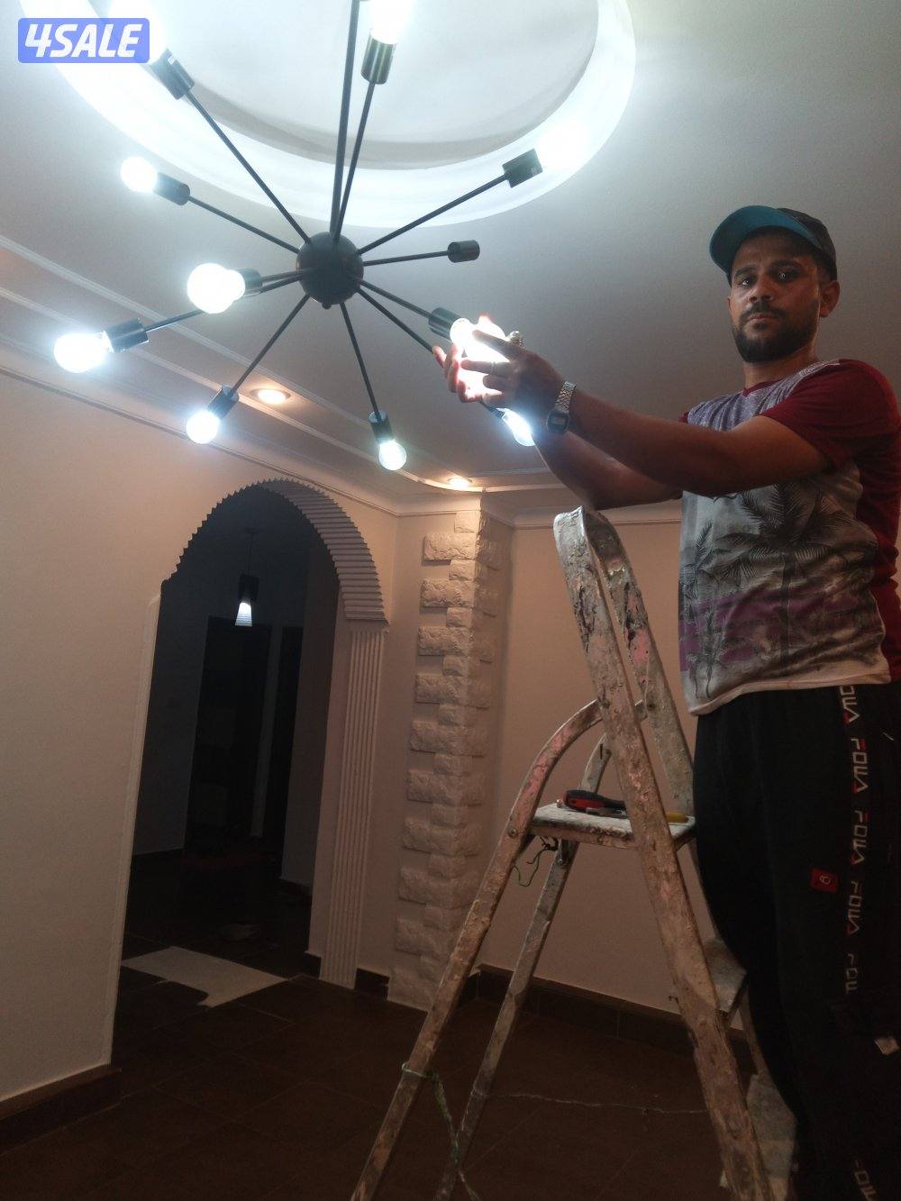 فني كهربائيّ مميز0