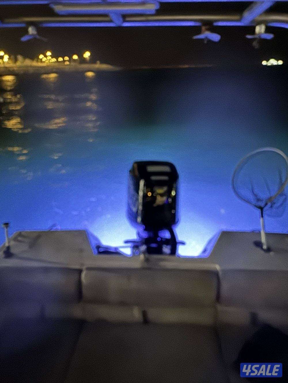 للبيع طراد 2013 /23 قدم2