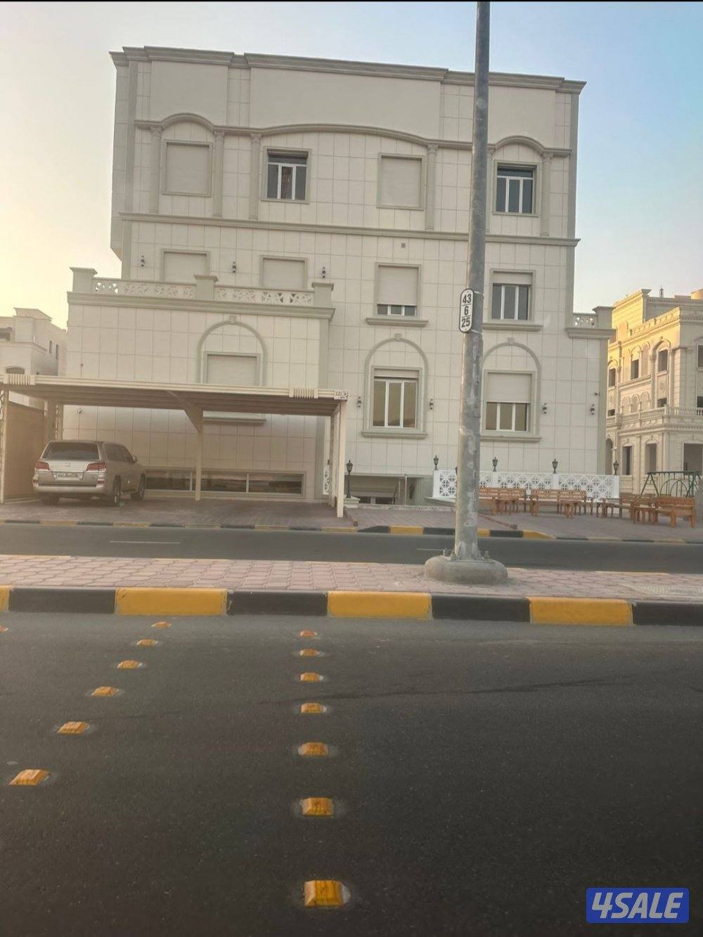 للبيع فيلا في غرب عبدالله المبارك0