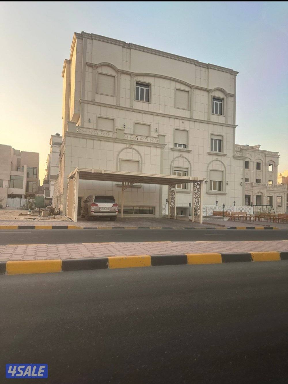 للبيع فيلا في غرب عبدالله المبارك1