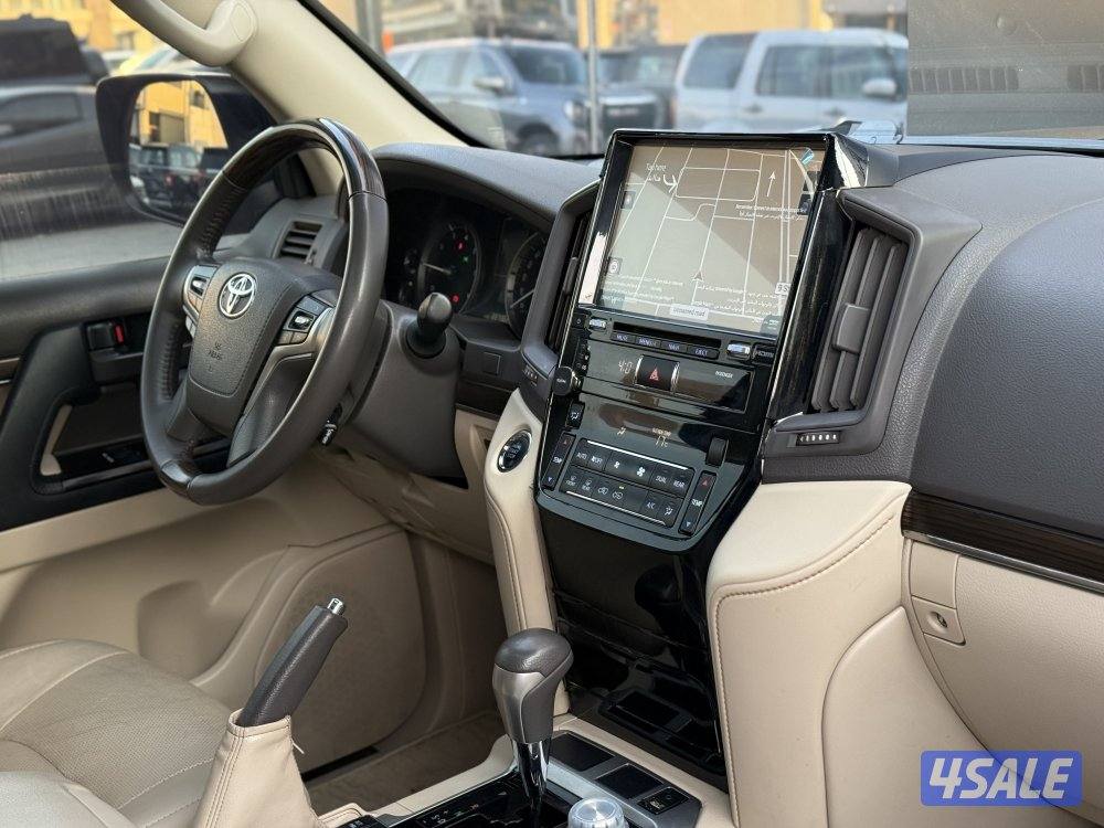 LAND CRUISER GRAND TOURING GXR V8 _20197