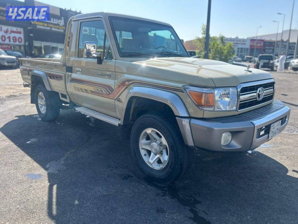 تويوتا لاند كروزر شاص LX .V61