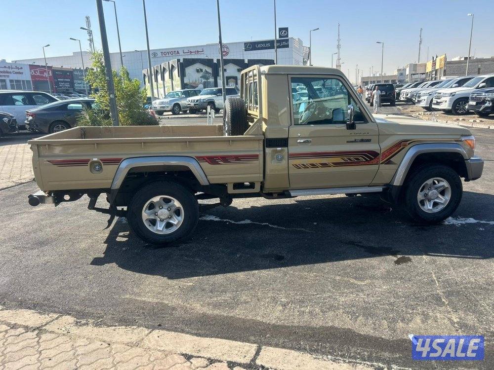 تويوتا لاند كروزر شاص LX .V62