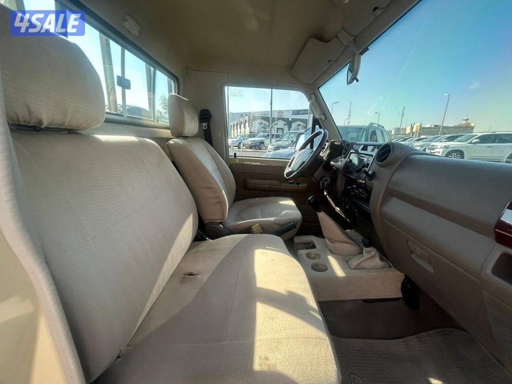 تويوتا لاند كروزر شاص LX .V64