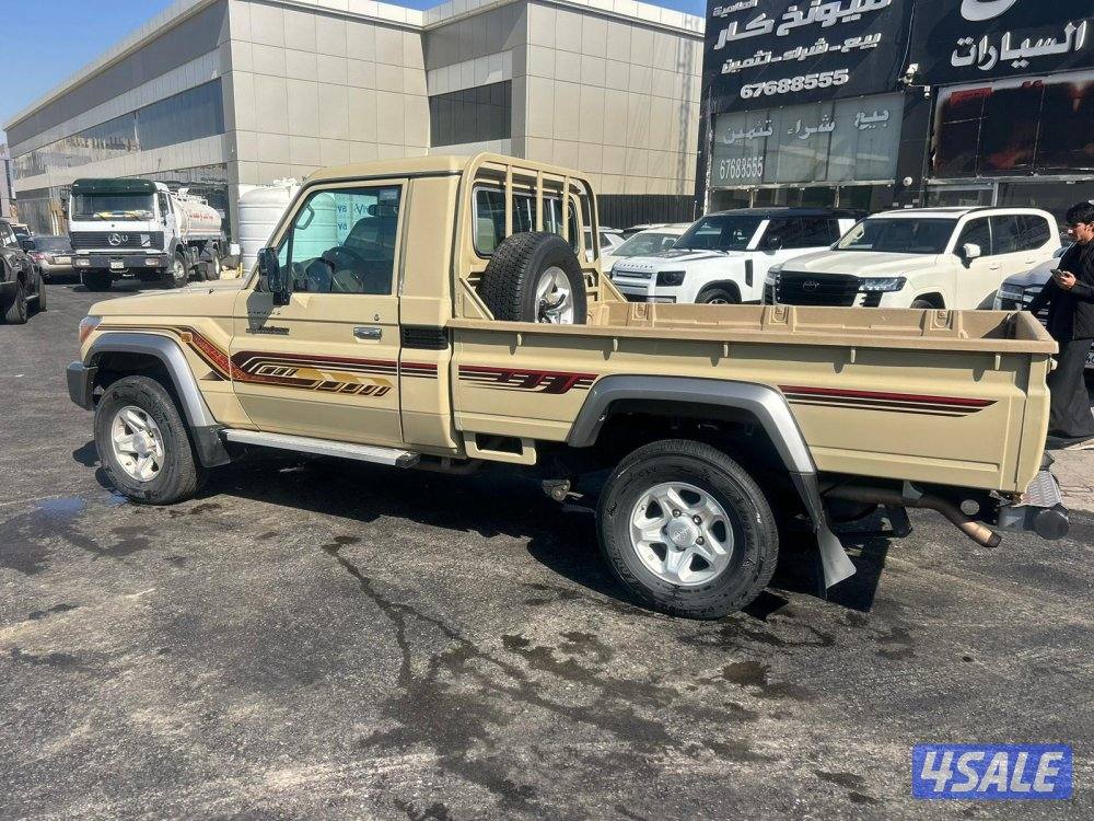 تويوتا لاند كروزر شاص LX .V63