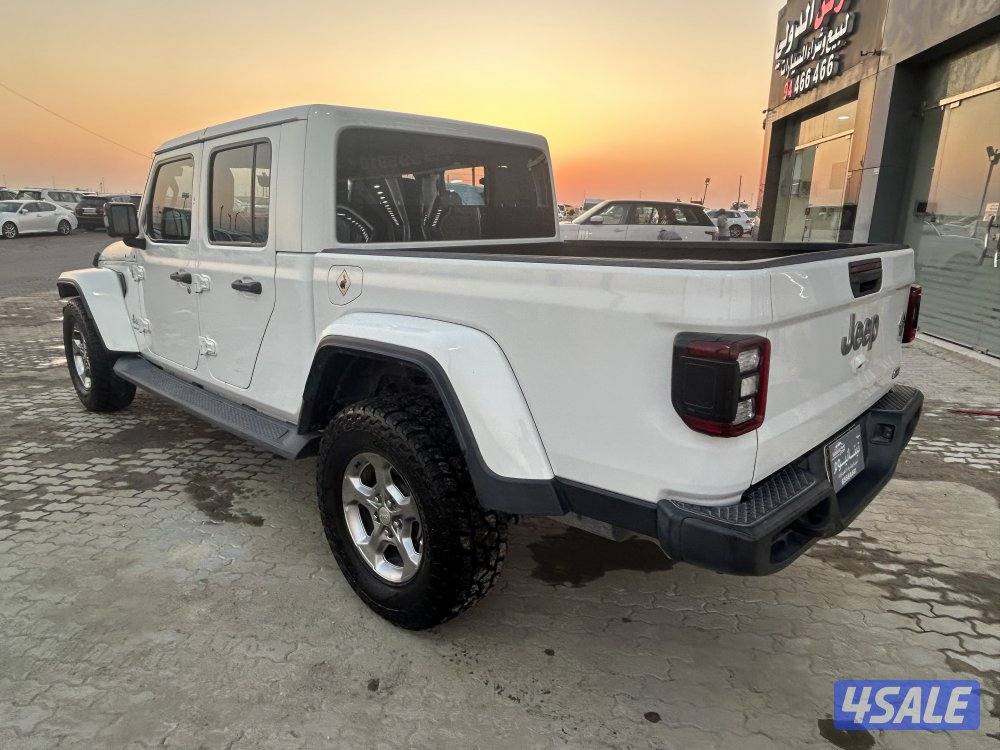 للبيع جيب جلاديتر OVER LAND4