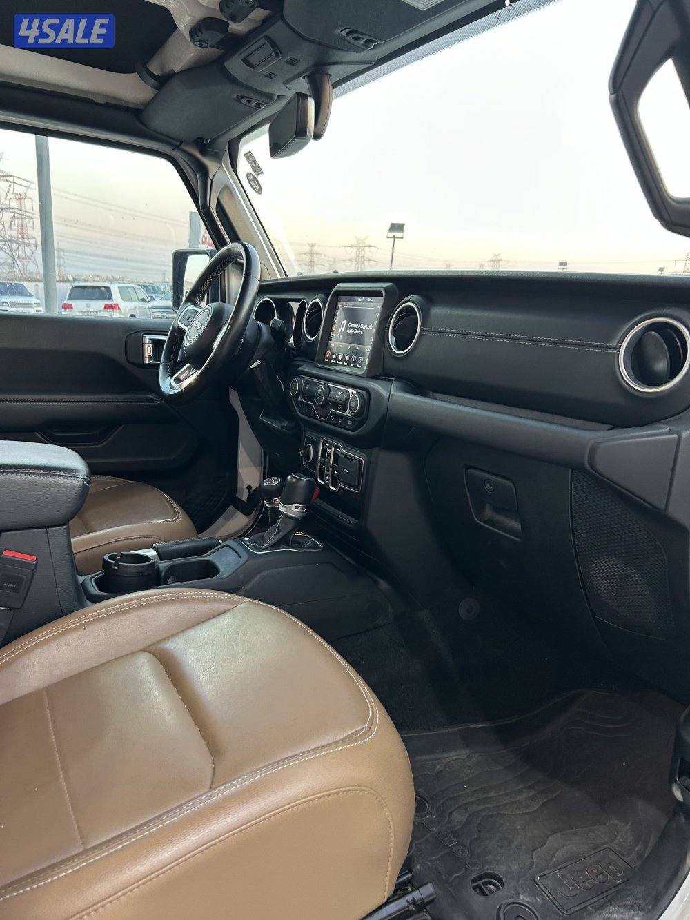 للبيع جيب جلاديتر OVER LAND7