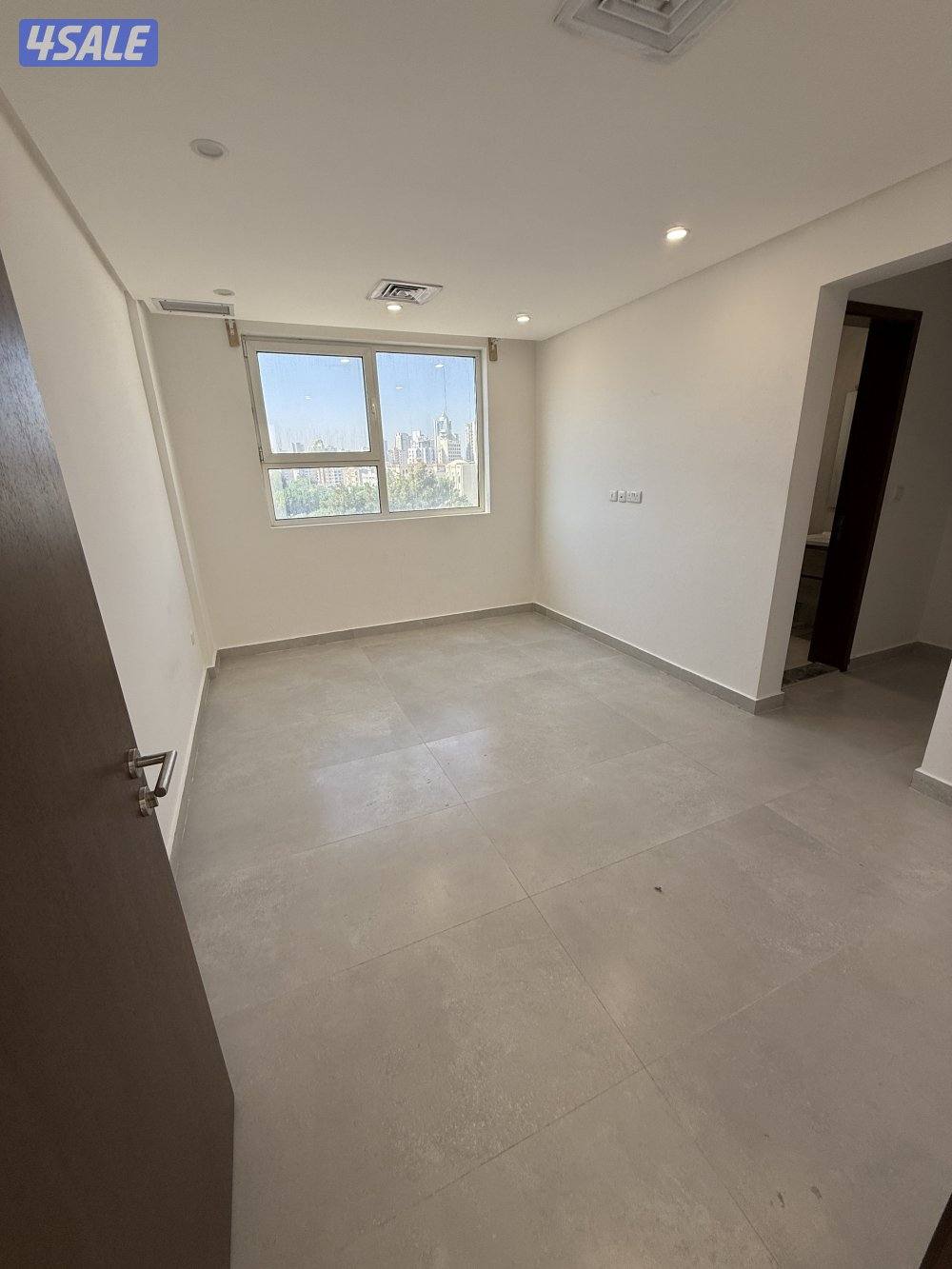 Upscale apartment for rent at prime location at Salmiya0