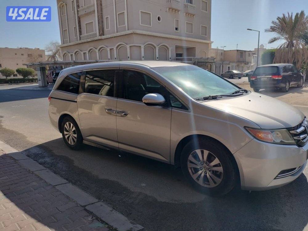 للبيع هوندا اوديسي صبغ وكاله لون فضي من الداخل مخمل1