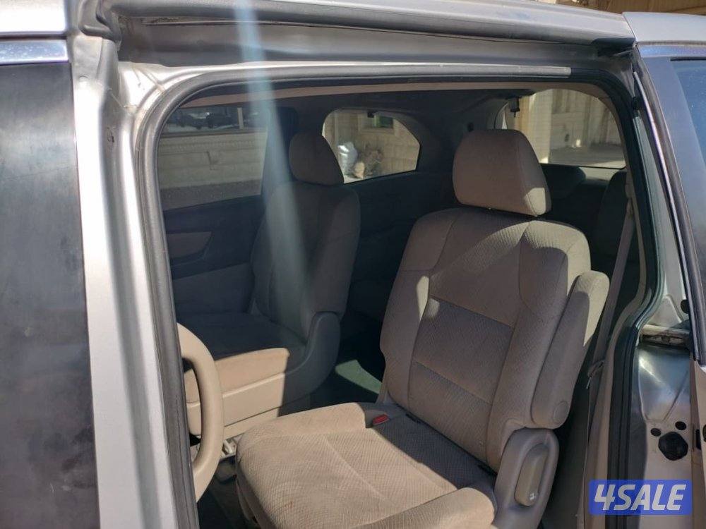 للبيع هوندا اوديسي صبغ وكاله لون فضي من الداخل مخمل2