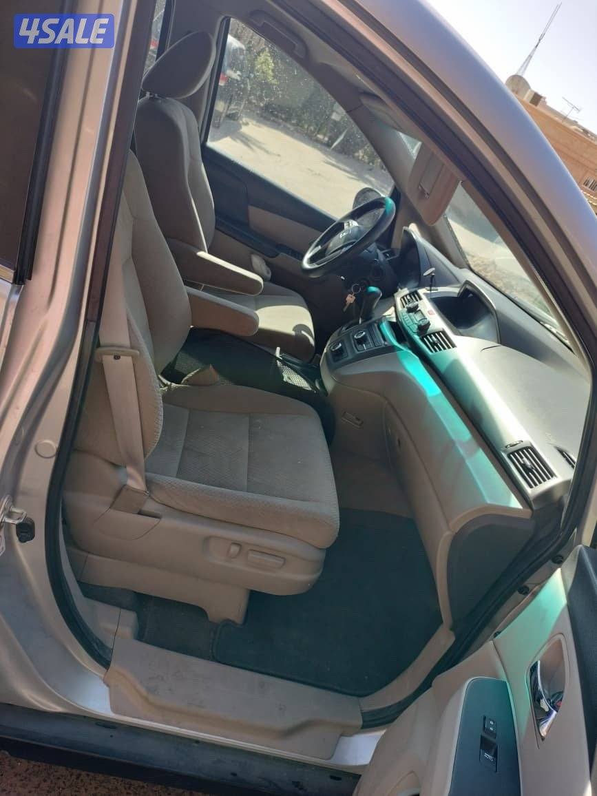 للبيع هوندا اوديسي صبغ وكاله لون فضي من الداخل مخمل3