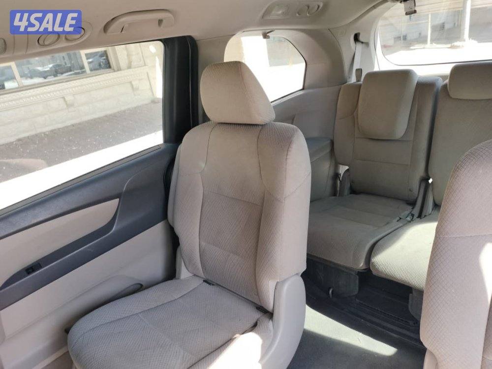 للبيع هوندا اوديسي صبغ وكاله لون فضي من الداخل مخمل5