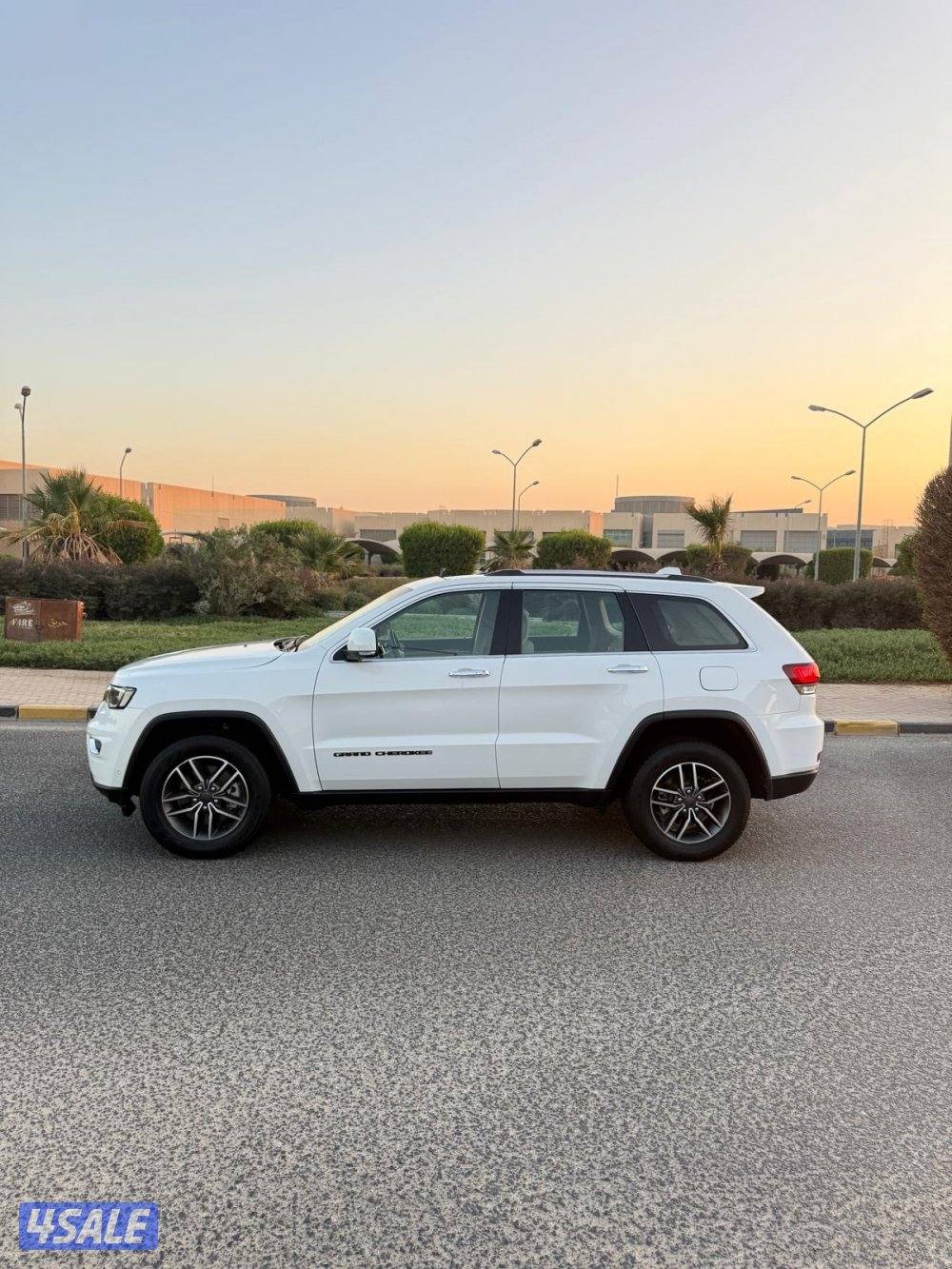 قراند شروكي ليمتد 2021 ماشي 90 الف بحالة الوكالة اعلى درجه بالوكاله0