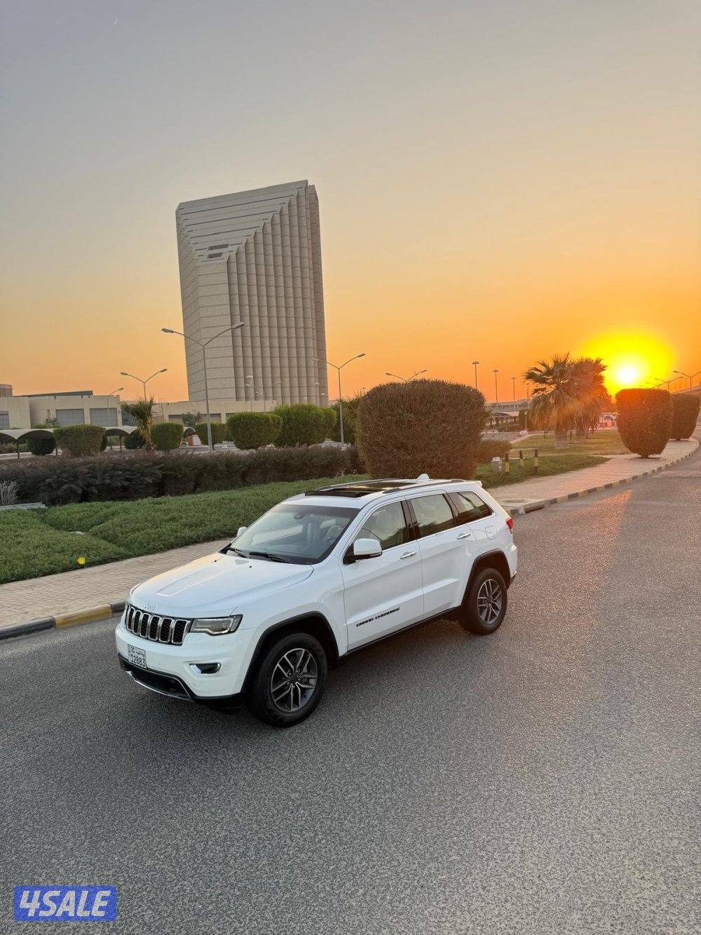 قراند شروكي ليمتد 2021 ماشي 90 الف بحالة الوكالة اعلى درجه بالوكاله5