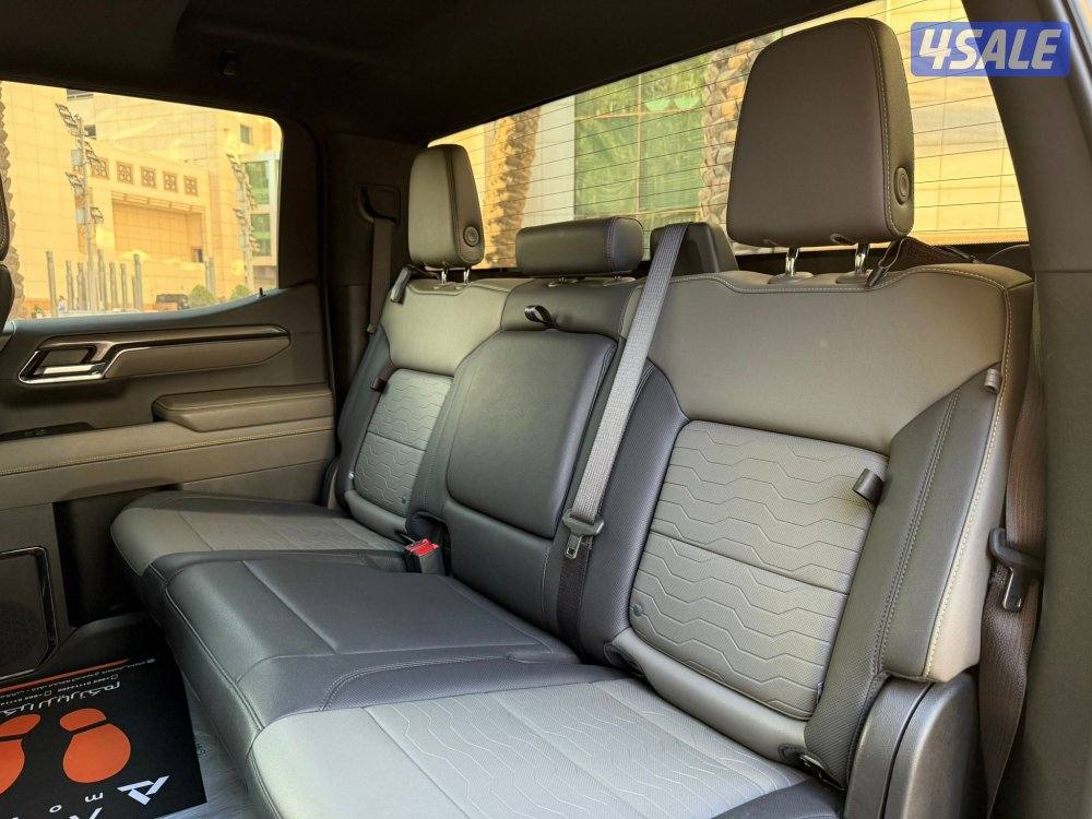 سلفرادوZR2 6.2 موديل2024 عداد38الف وارد الغانم تحت الكفاله+الصيانه8