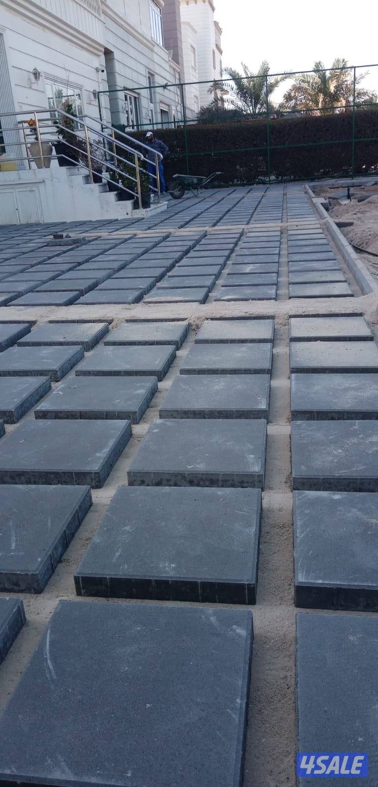 معلم فني لتركيب وتوريد البلاط المتداخل والكربستون وتنسيق الحداق10