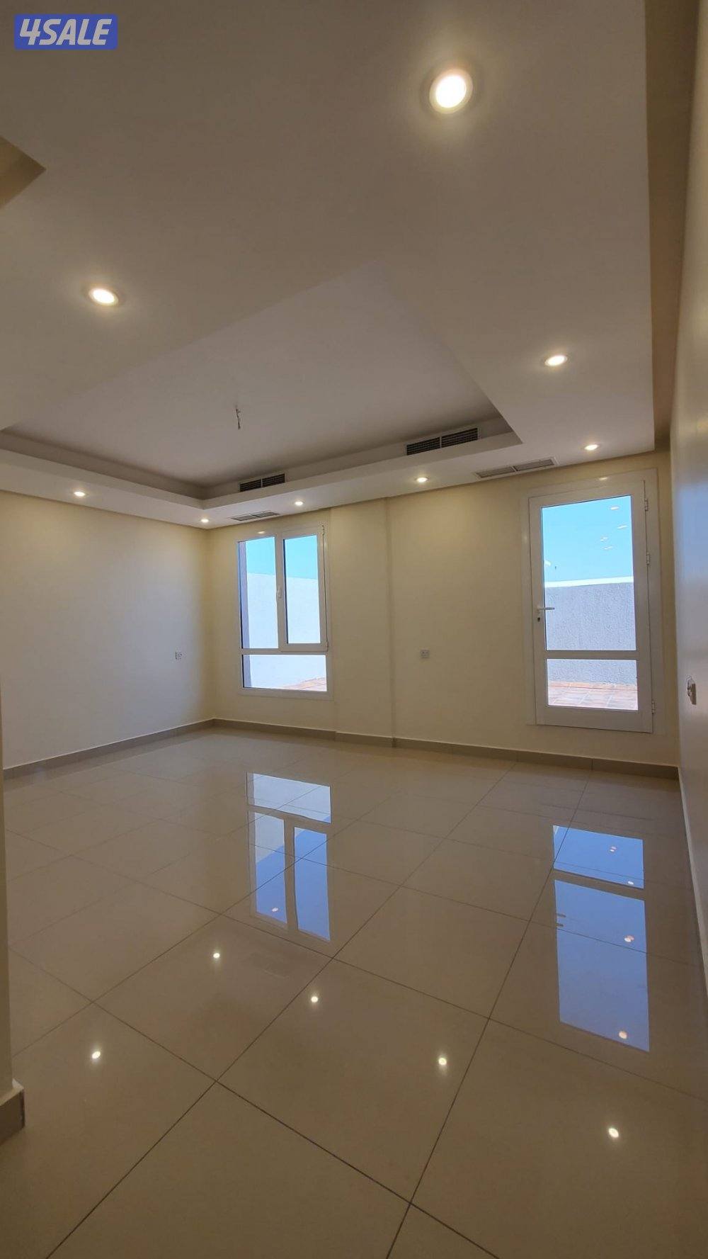 للايجار شقه في منطقه مشرف مع روف0