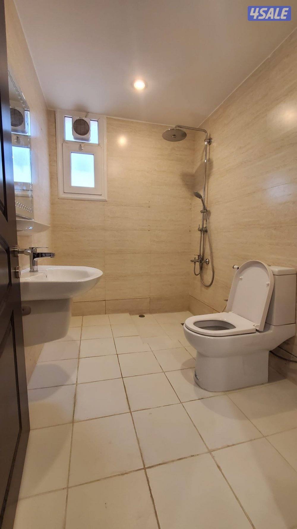 للايجار شقه في منطقه مشرف مع روف3