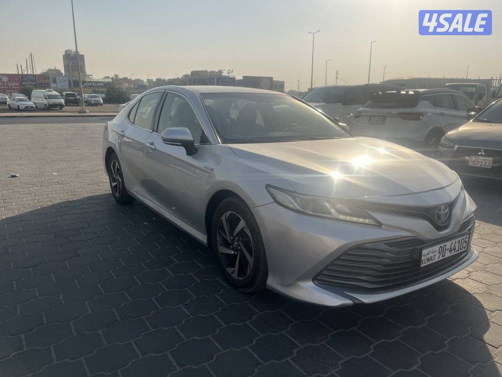 للبيع كامري هايبرد موديل 20201