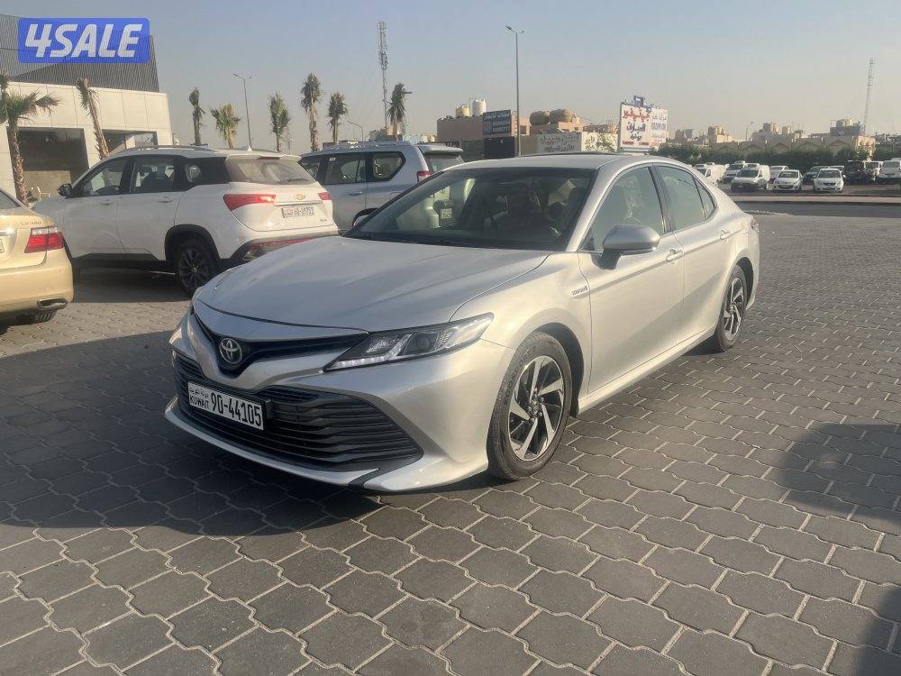 للبيع كامري هايبرد موديل 20200