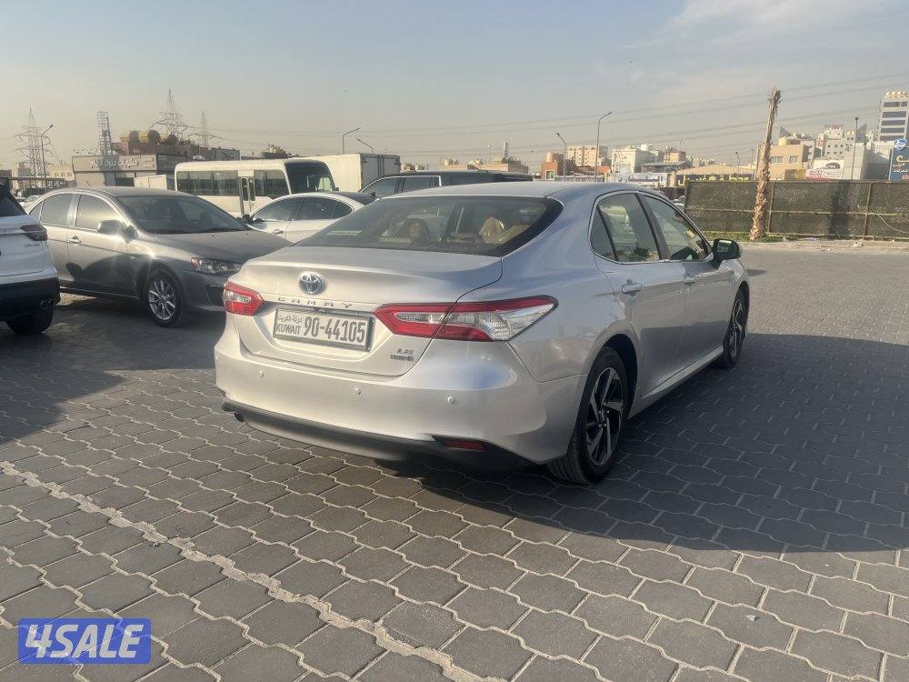 للبيع كامري هايبرد موديل 20202