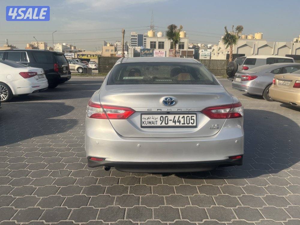 للبيع كامري هايبرد موديل 20204