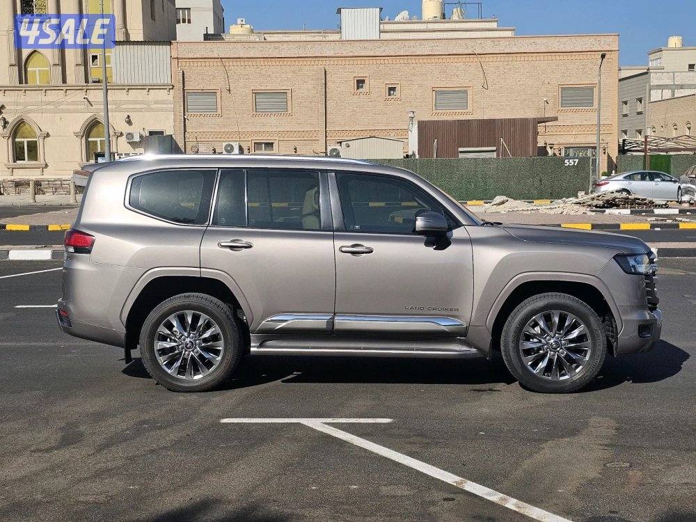 Toyota LandCruiser GXR 2022 Aero2