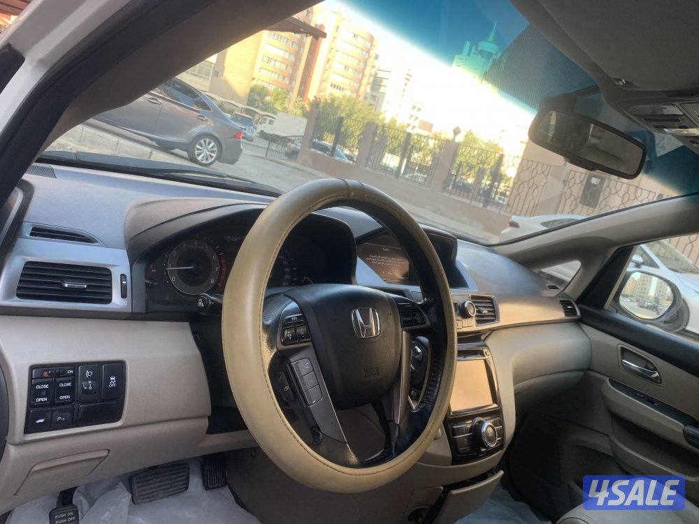 للبيع هوندا اوديسي كامل المواصفات موديل ٢٠١٥3