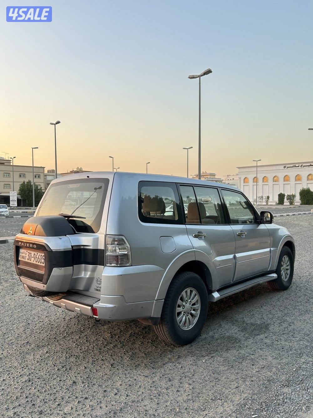 للبيع باجيرو موديل 2015 وكالة الملا1