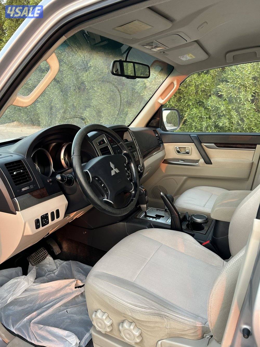 للبيع باجيرو موديل 2015 وكالة الملا8