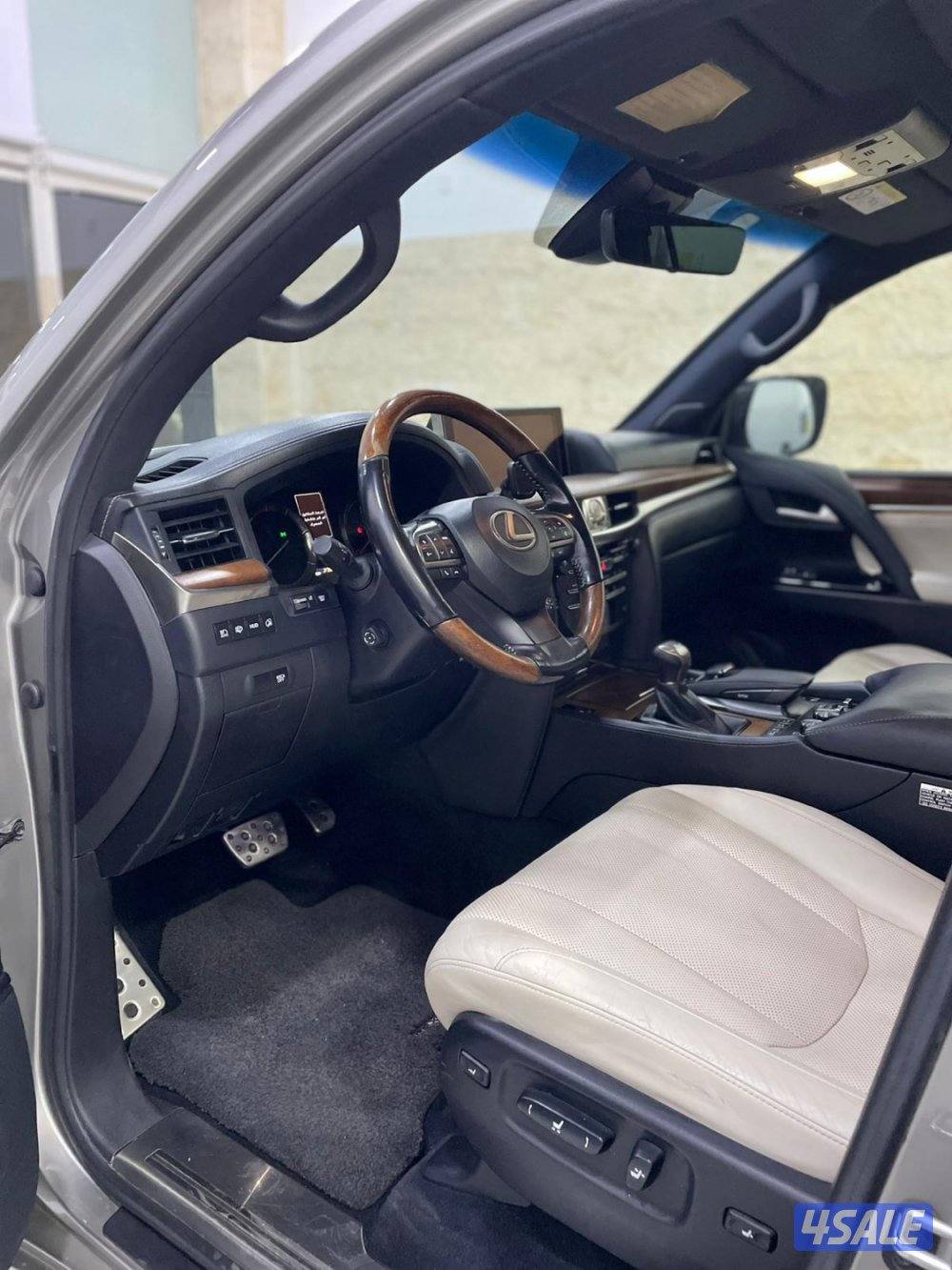 للبيع جيب لكزس 2017 صبغ الوكاله4