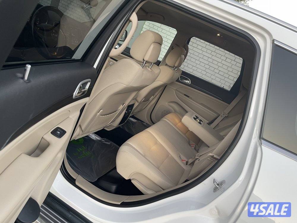 Jeep Grand Cherokee larido3