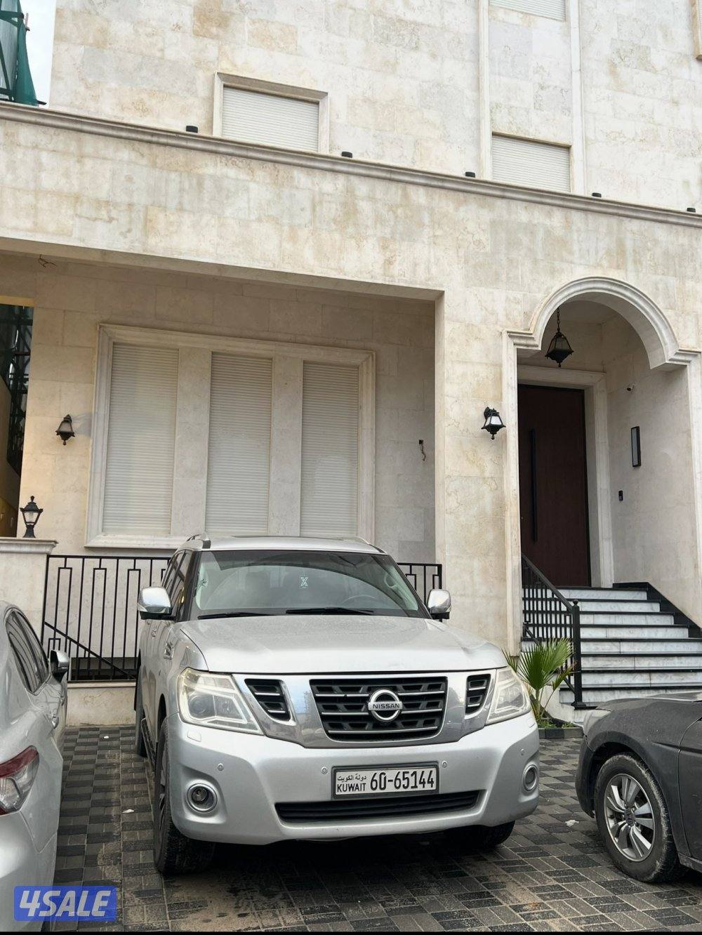 للبيع جيب نيسان باترول بلاتينيوم ستي حجم 320 موديل (2014)2
