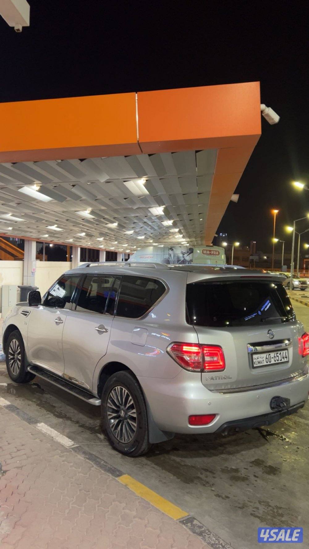 للبيع جيب نيسان باترول بلاتينيوم ستي حجم 320 موديل (2014)4