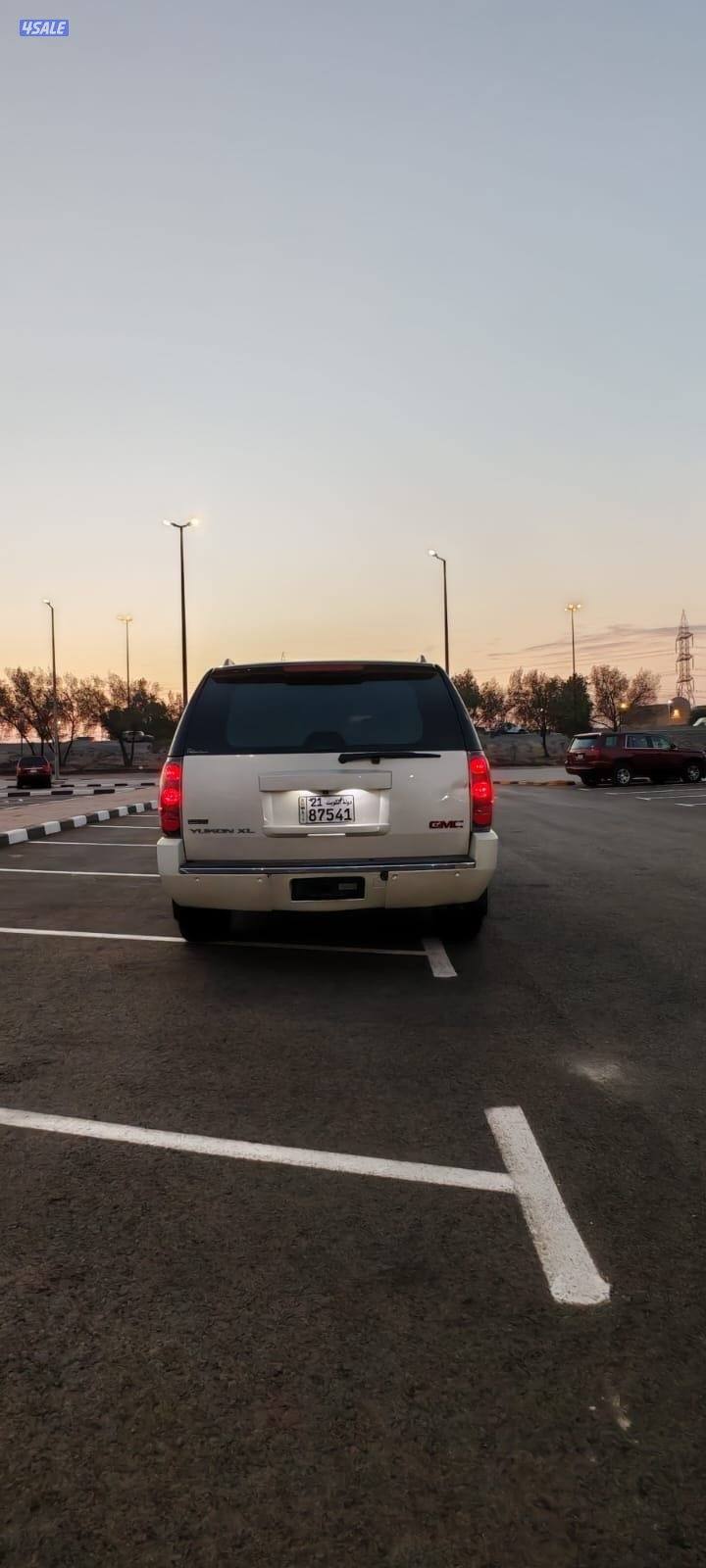 يوكن اكس ال دبل جير ٢٠١٢ ماشي ٣٢٨ الف صبغ الوكاله ماعدا كف اليد (٢)2