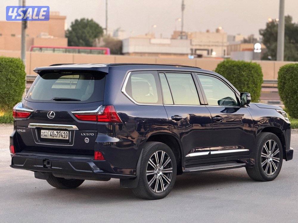 لكزس LX570 الدرجه الاولى (( صبغ الوكاله بالكامل )) 2017 (ماشي 90 الف)4