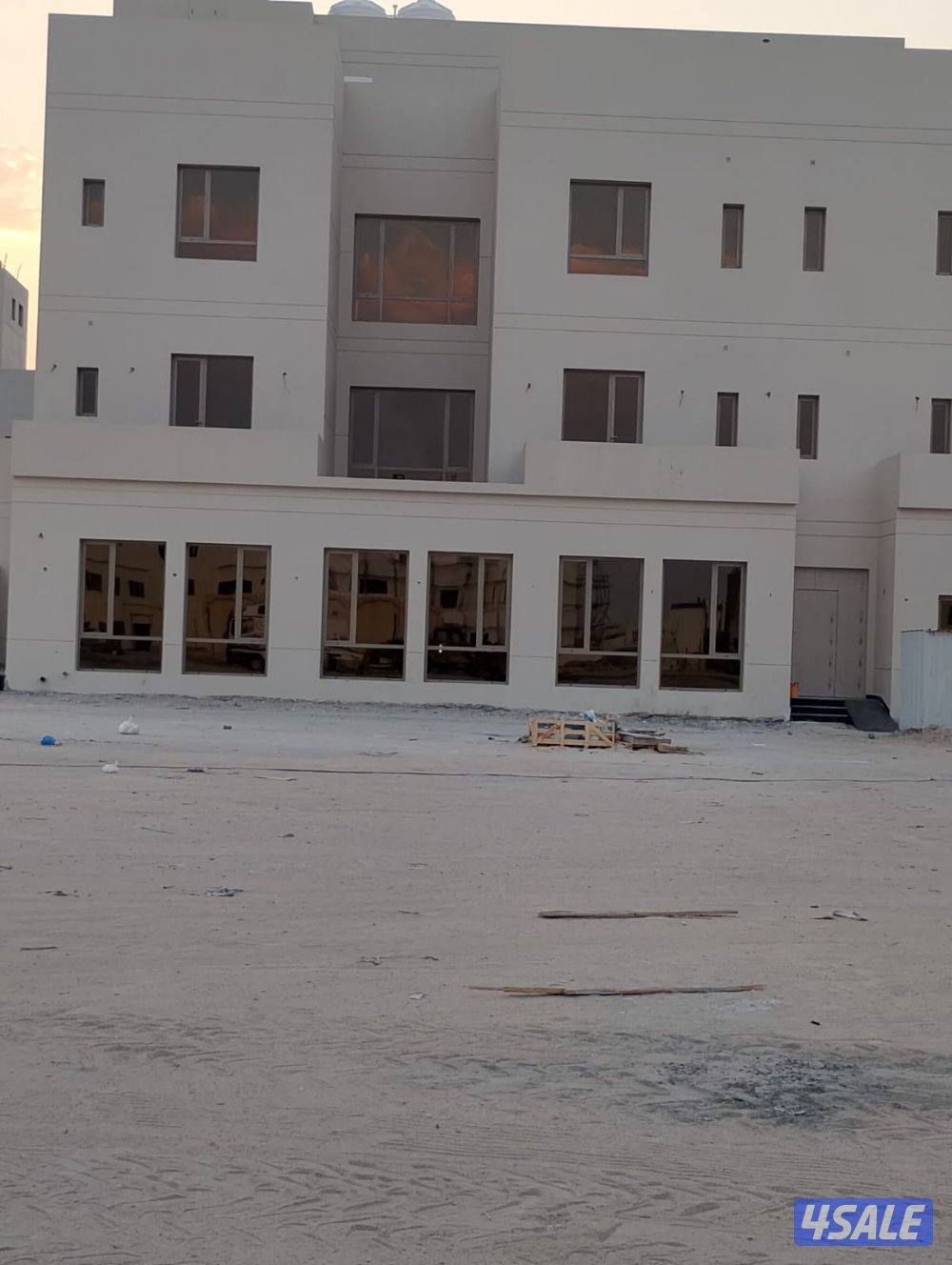 فيلا فاخرة تشطيب سوبر ديلوكس زاوية ارتداد 45 م 3 أدوار وربع0