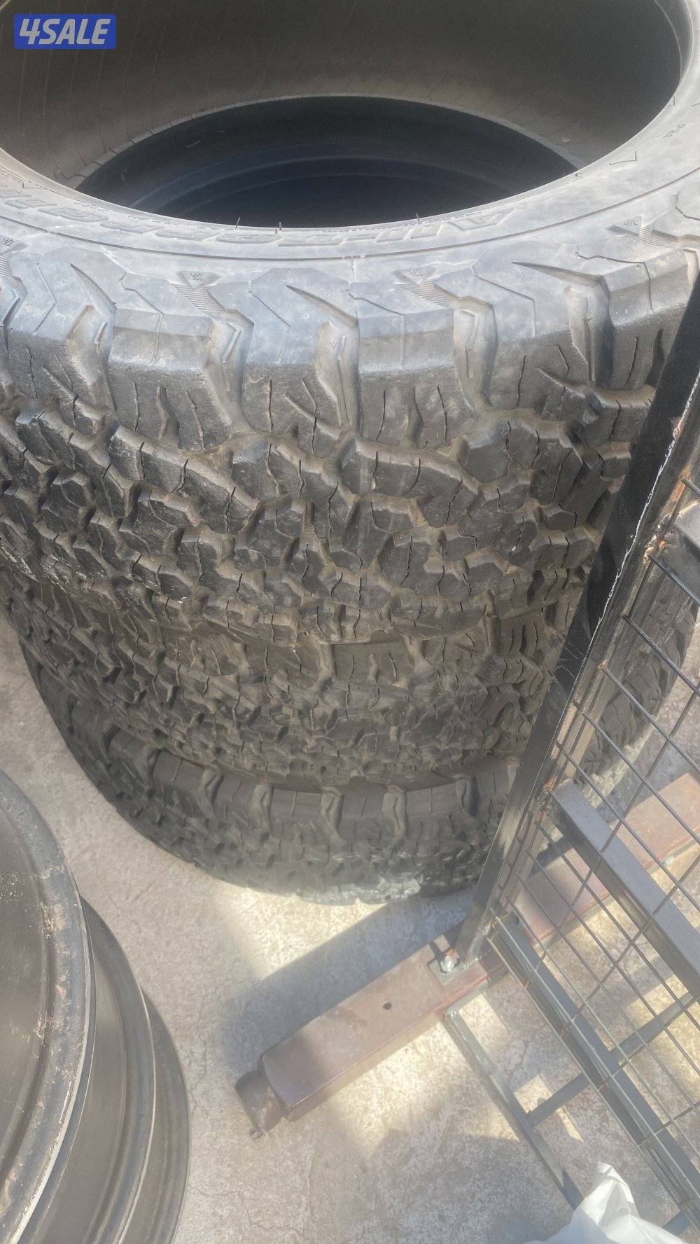 للبيع توير حجري مقاس 275 ع 55 ع 202