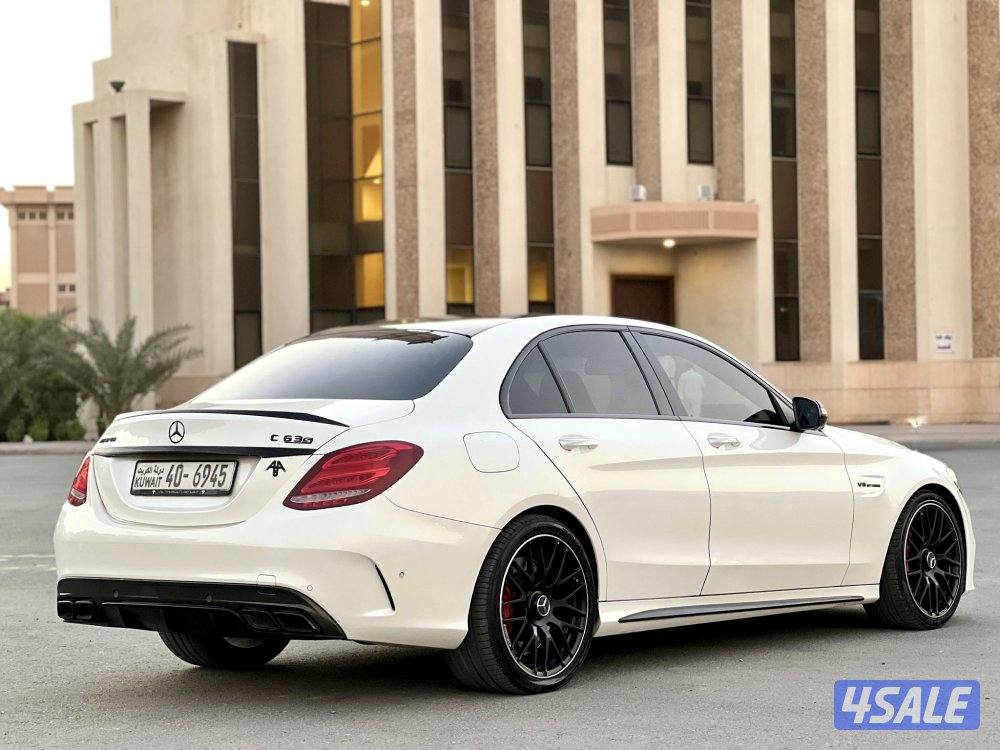 وكالة الكويت مالك اول بحالة ممتازه موديل ٢٠١٦ عداد  الف١٤٥4