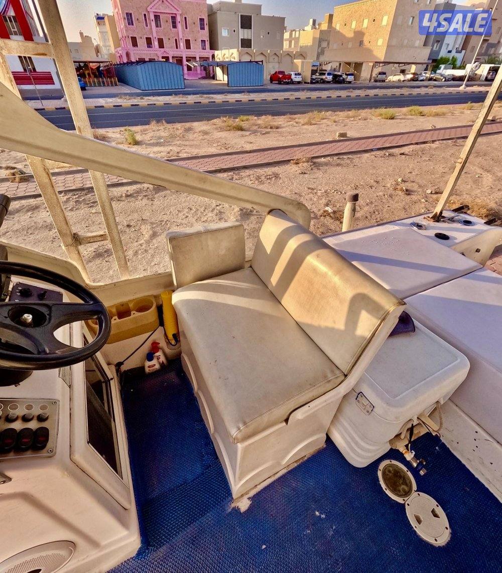 للبيع طراد رنار ٢٨ قدم مديل ٢٠٠٥ عليه ٢ ماكينة ياماها ١٤٠ مديل ٢٠١٠2