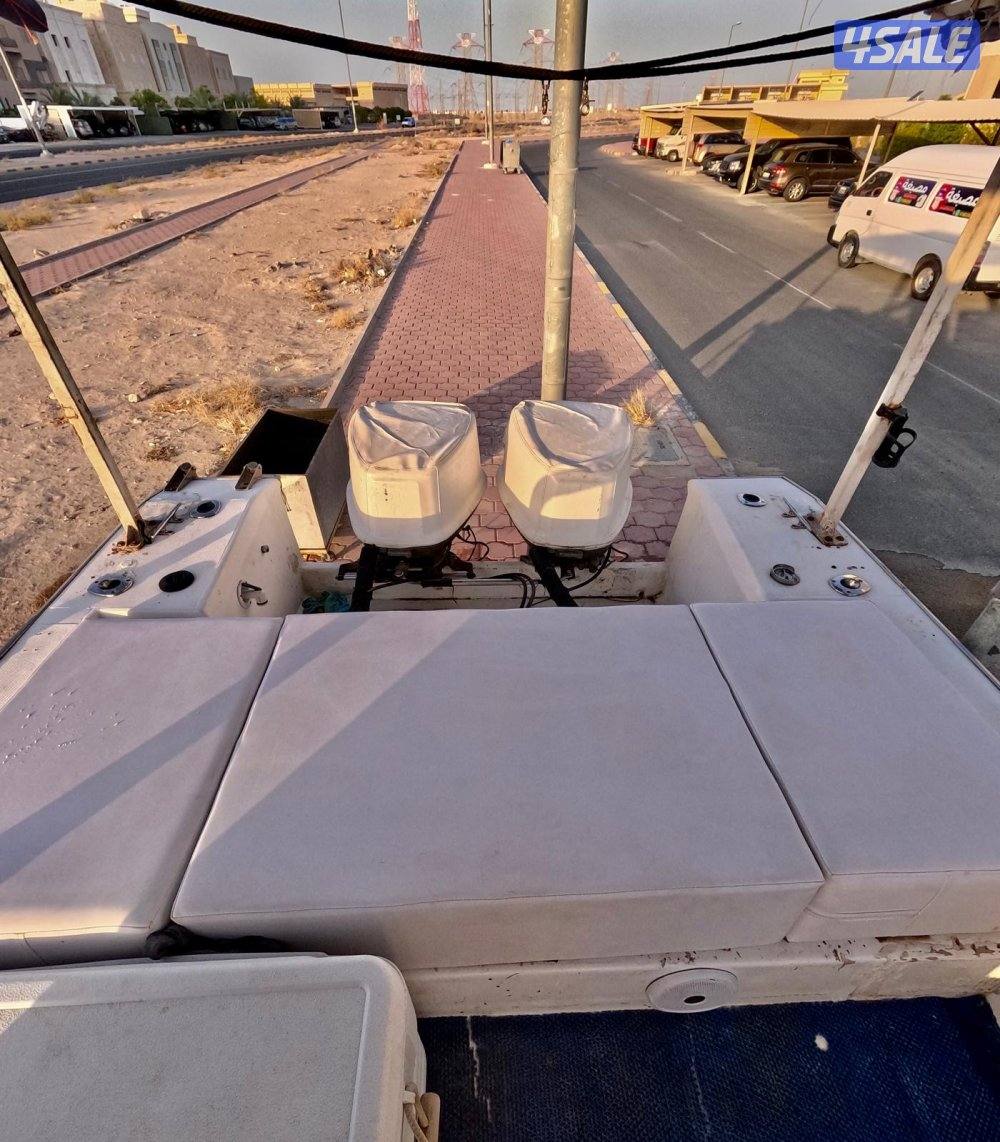 للبيع طراد رنار ٢٨ قدم مديل ٢٠٠٥ عليه ٢ ماكينة ياماها ١٤٠ مديل ٢٠١٠3